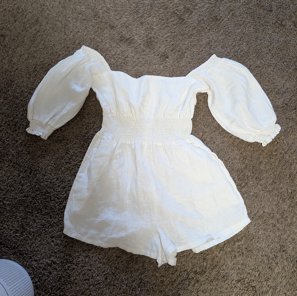 We Wore What 100% Linen Off Shoulder Romper White L/G Pockets - Picture 4 of 9